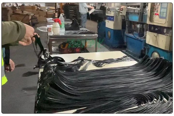 橡膠配件加工廠氣味難聞，傷害人體；廢氣除臭用Dejing的凈?！.jpg
